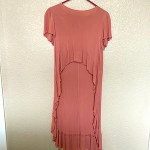 Women’s high low duster style top in a peachy pink color